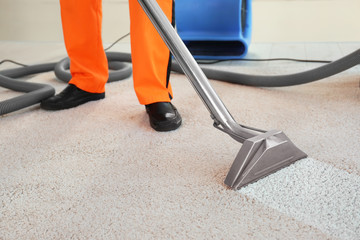 Advantages and Disadvantages of Carpet Cleaners